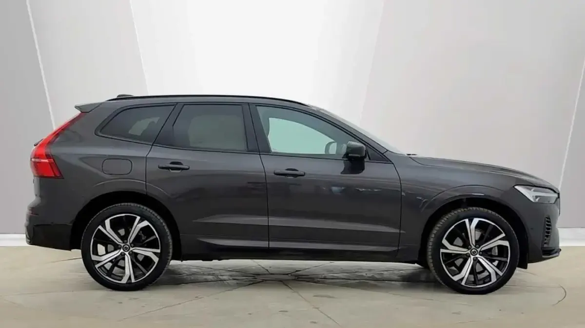 Used Volvo XC60 Ultimate 455 HP (334 kW) 2023 Platinum grey SUV