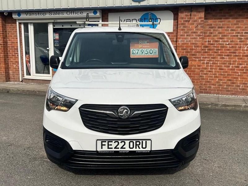 Used Vauxhall Combo 100 HP (73 kW) 2022 White MPV