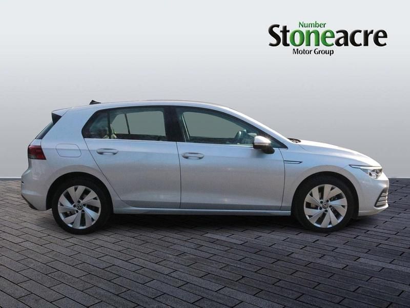 Second-hand VW Golf VIII Style 150 CP (110 kW) 2024 Argintiu Hatchback
