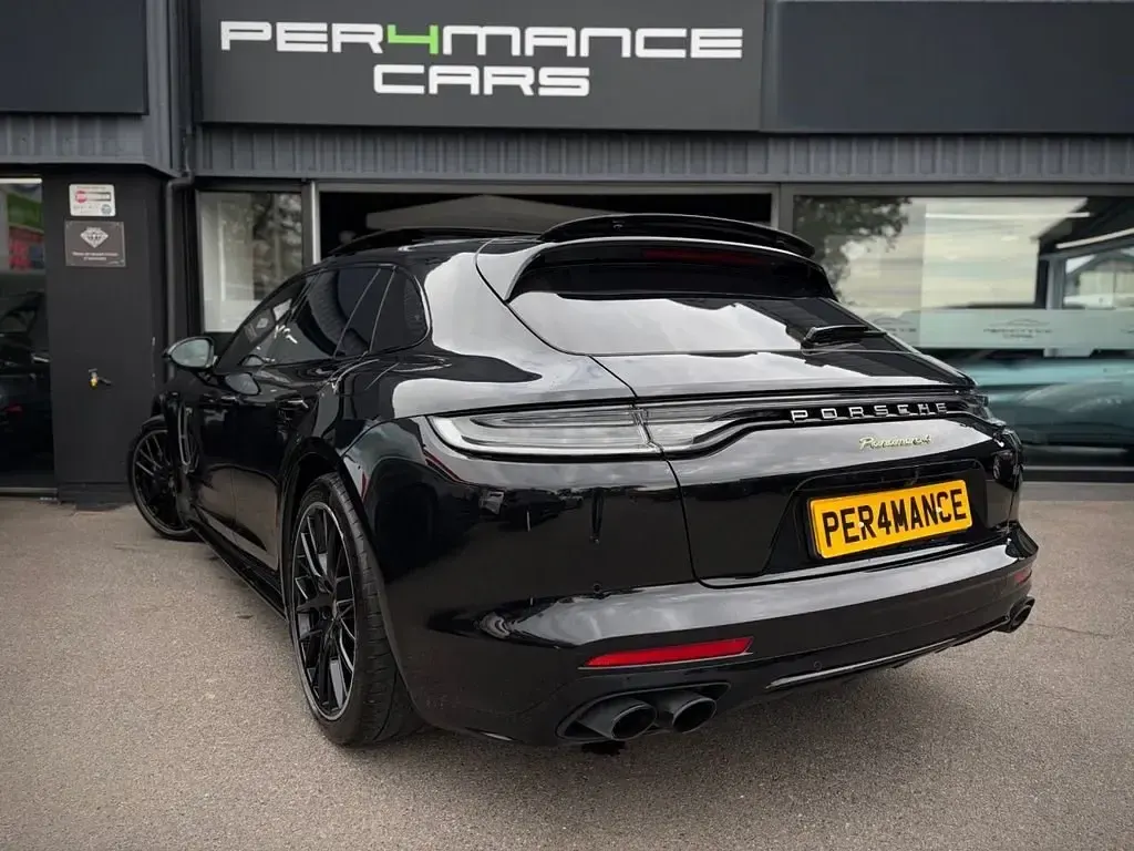 Usado Porsche Panamera Platinum Edition 2023 Negro Familiar