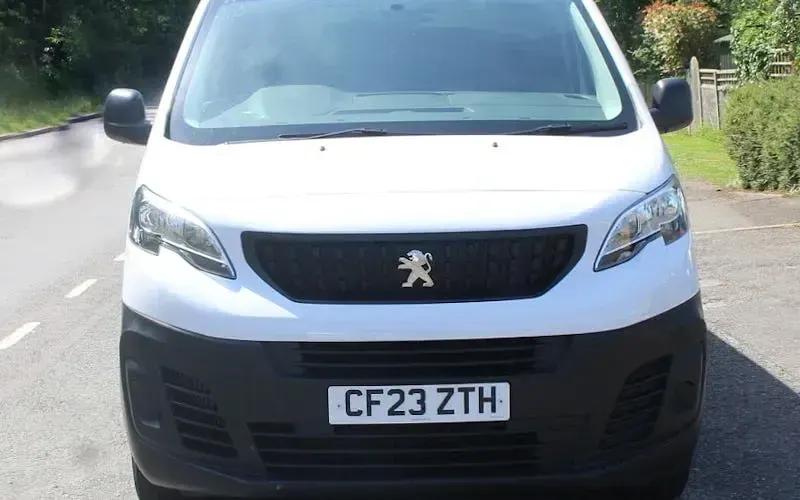 Used Peugeot Expert Premium 102 HP (75 kW) 2023 White Van