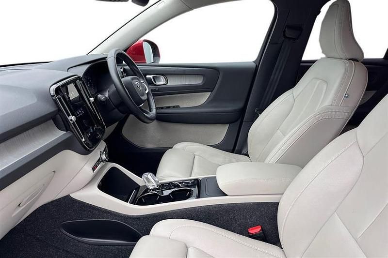 Used Volvo XC40 Inscription 163 HP (119 kW) 2021 Red SUV
