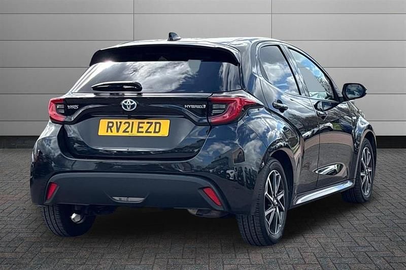 Used Toyota Yaris Hybrid Design 116 HP (85 kW) 2021 Black Hatchback