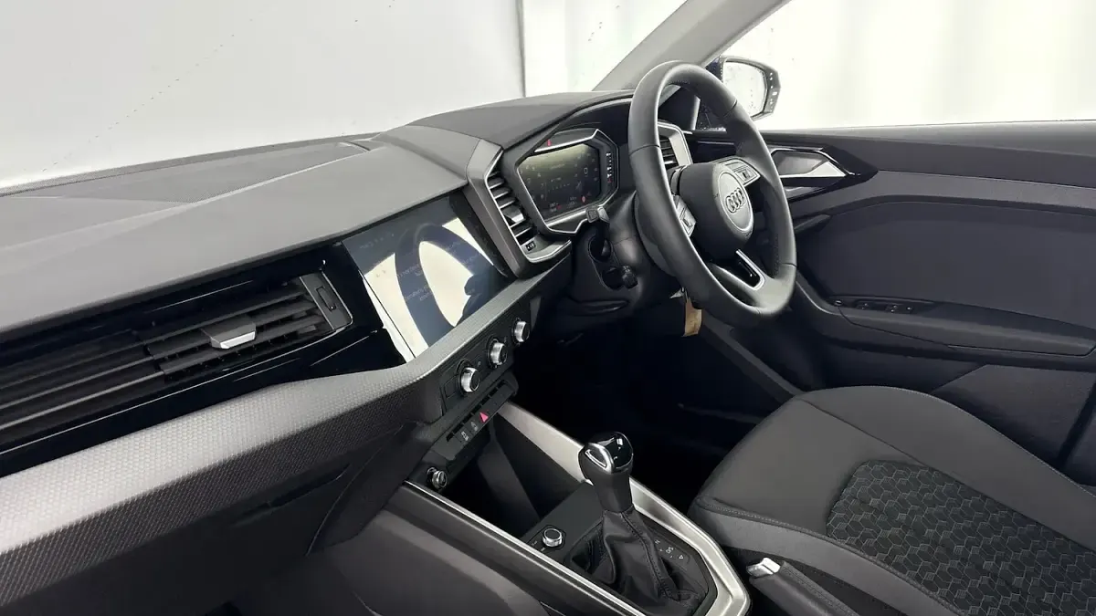 Used Audi A1 Sportback Sport 95 HP (69 kW) 2025 Navarra blue Hatchback