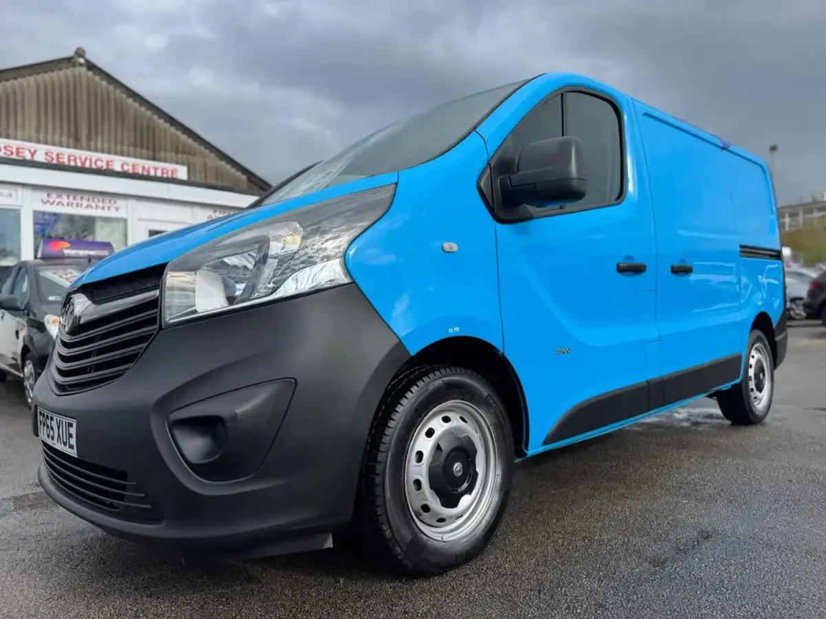 Second-hand Vauxhall Vivaro S 2015 Albastru