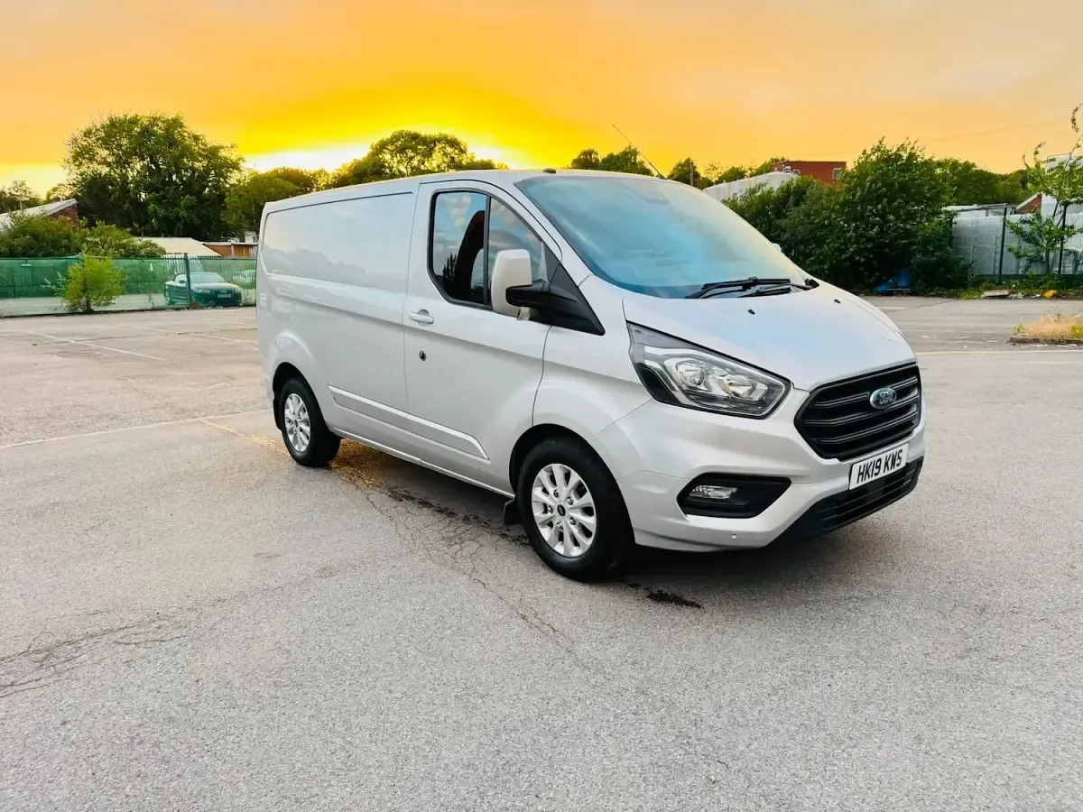 Used Ford Transit Custom Limited 130 HP (95 kW) 2019 Silver Van
