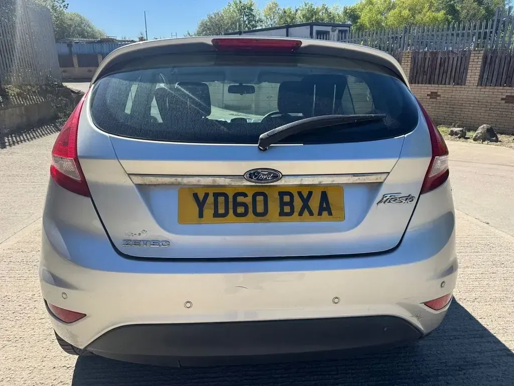 Used Ford Fiesta Zetec 96 HP (70 kW) 2010 Silver Hatchback