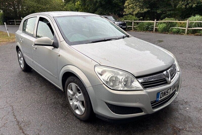 Beige Used 2007 Vauxhall Astra Club Hatchback | £1,295 (Good price) - Image 1/1