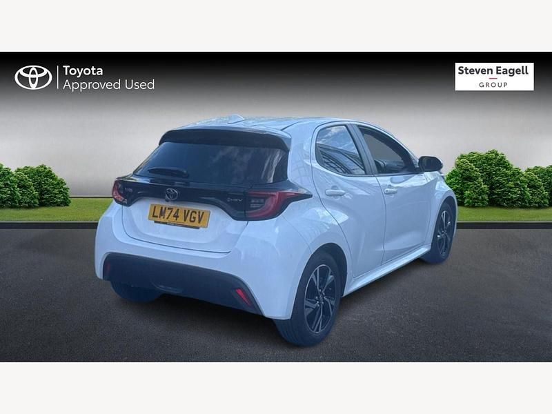 Used Toyota Yaris Hybrid Design 2024 White Hatchback
