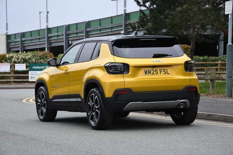 Used Jeep Avenger Summit 100 HP (73 kW) 2025 Yellow SUV