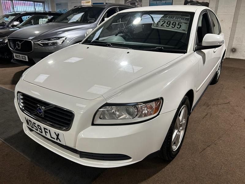 Used Volvo S40 2010 White Sedan