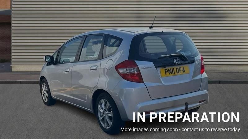 Used Honda Jazz ES 100 HP (73 kW) 2011 Silver Hatchback