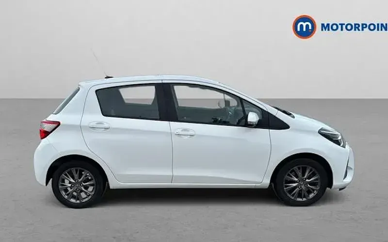 Used Toyota Yaris 111 HP (81 kW) 2019 White Hatchback