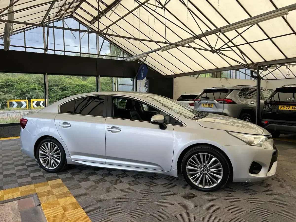 Used Toyota Avensis 2017 Silver Sedan