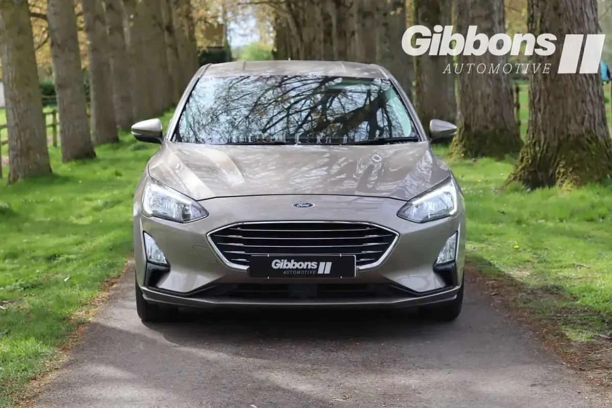 Usado Ford Focus Titanium 125 HP (91 kW) 2020 Prateado Citadino