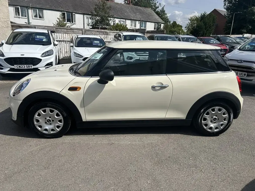 Used Mini ONE Hatch 102 HP (75 kW) 2016 White Hatchback