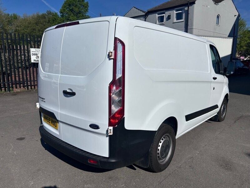 Used Ford Transit Custom 105 HP (77 kW) 2018 White Van