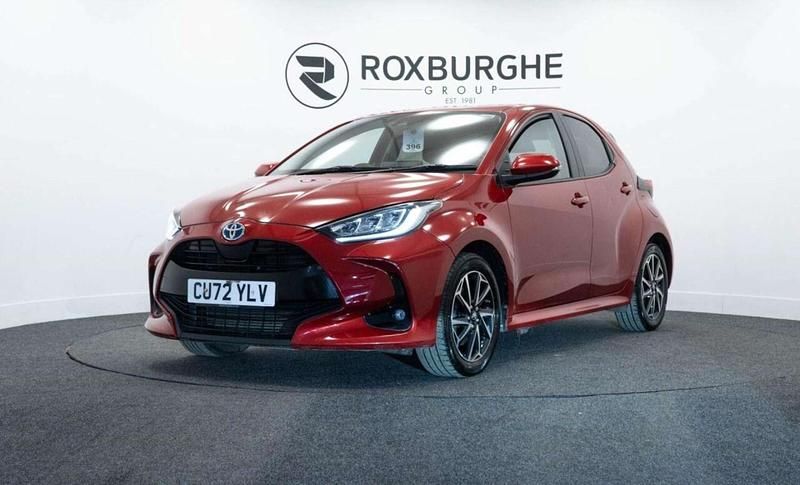 Used Toyota Yaris Hybrid Design 116 HP (85 kW) 2023 Red Hatchback
