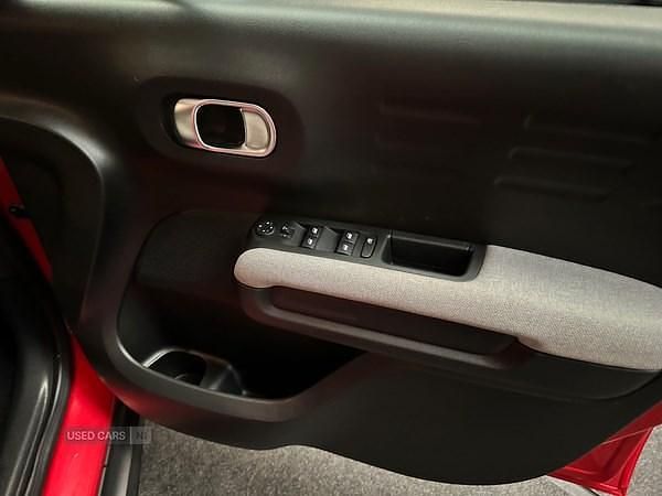 Used Citroën C3 Aircross Feel 82 HP (60 kW) 2019 Red SUV