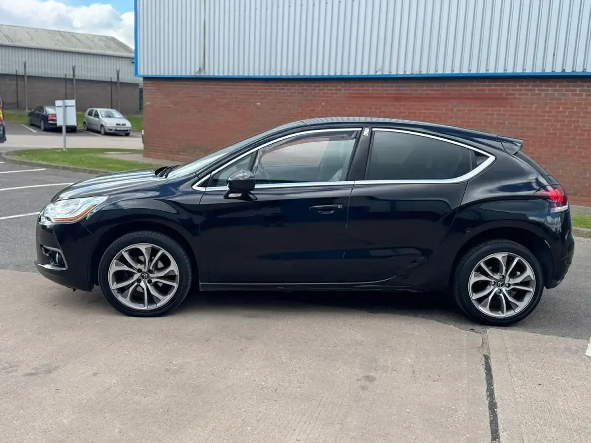 Begagnad Citroën DS4 2014 Svart Halvkombi