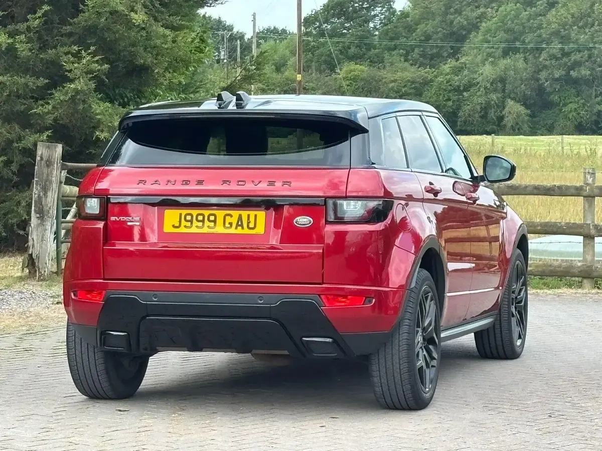 Used Land Rover Range Rover evoque HSE Dynamic 240 HP (176 kW) 2019 Red SUV