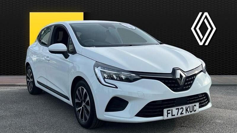 Used Renault Clio V Iconic 90 HP (66 kW) 2022 White Hatchback