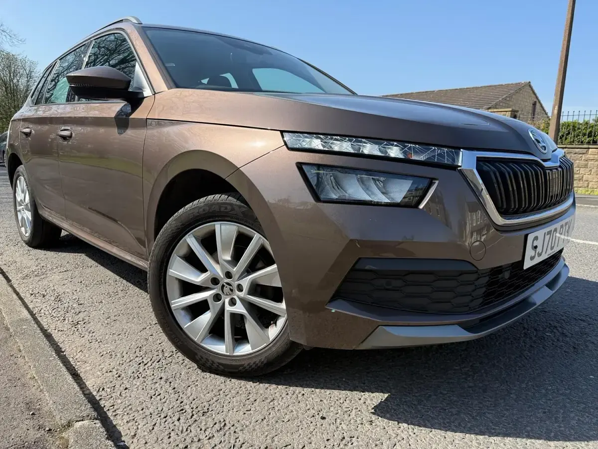 Usado Skoda Kamiq SE 115 HP (84 kW) 2020 Castanho SUV