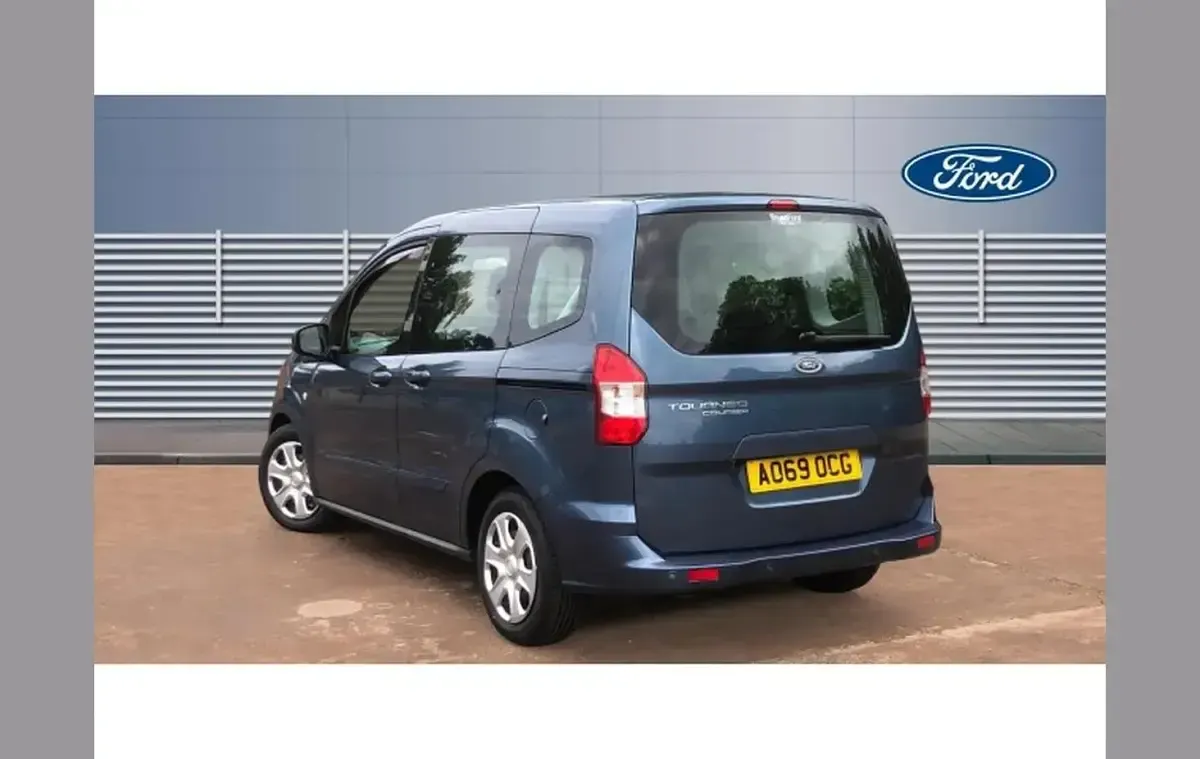 Used Ford Tourneo Courier Zetec 99 HP (72 kW) 2019 Blue MPV