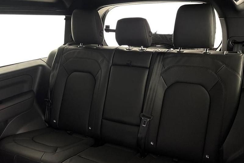 Used Land Rover Defender HSE Dynamic 350 HP (257 kW) 2026 Woolstone green Estate