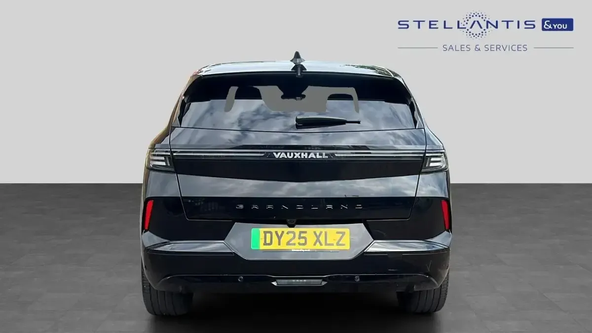 Second-hand Vauxhall Grandland Ultimate 154 kW (210 CP) 2025 Negru SUV