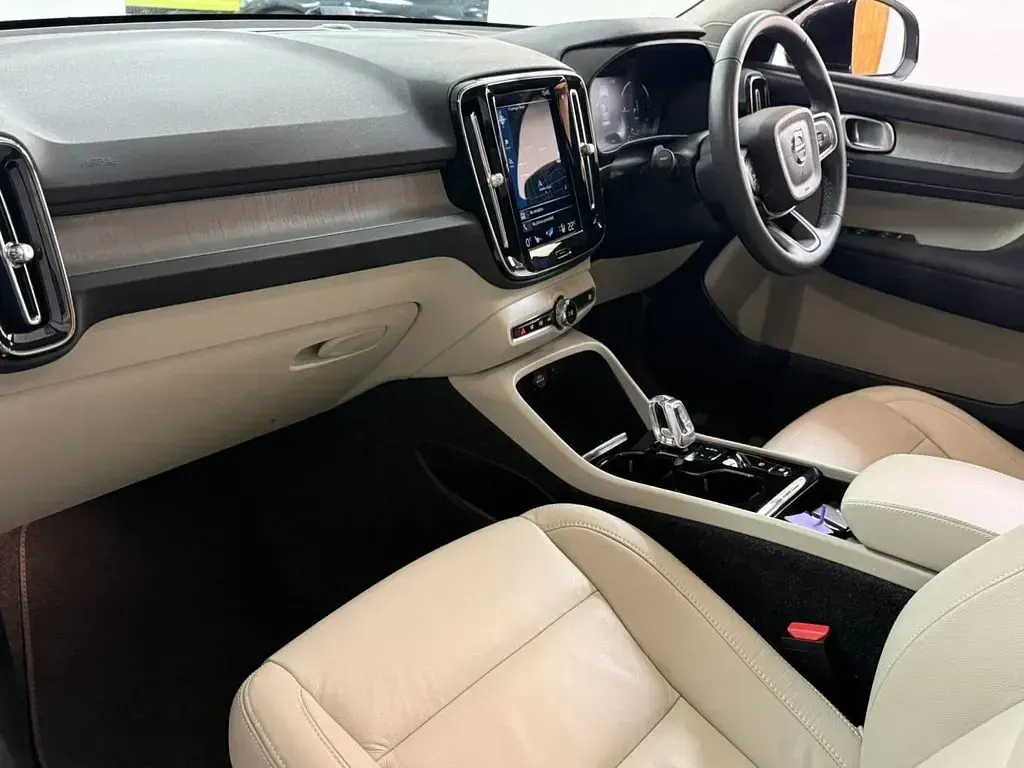 Used Volvo XC40 Inscription 258 HP (189 kW) 2021 Black SUV