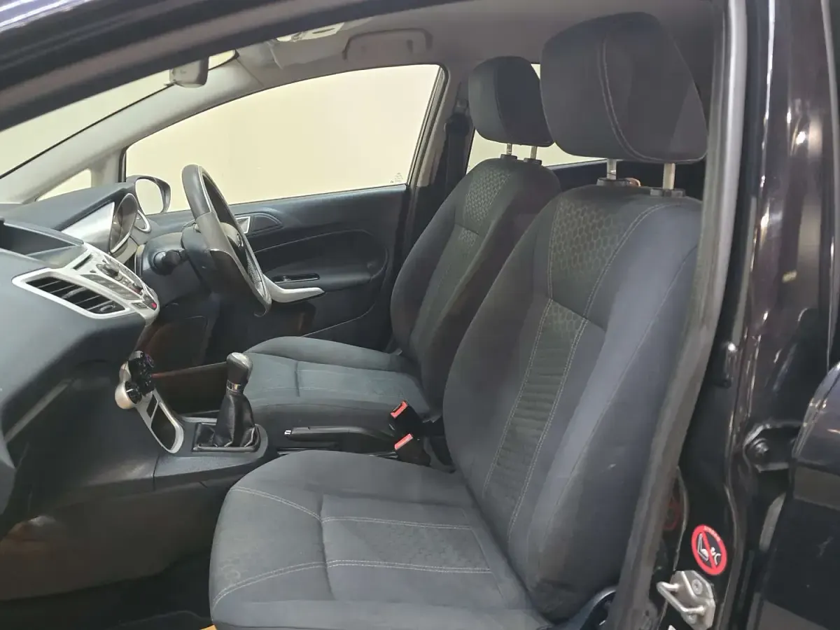 Used Ford Fiesta Zetec 70 HP (51 kW) 2012 Black Hatchback