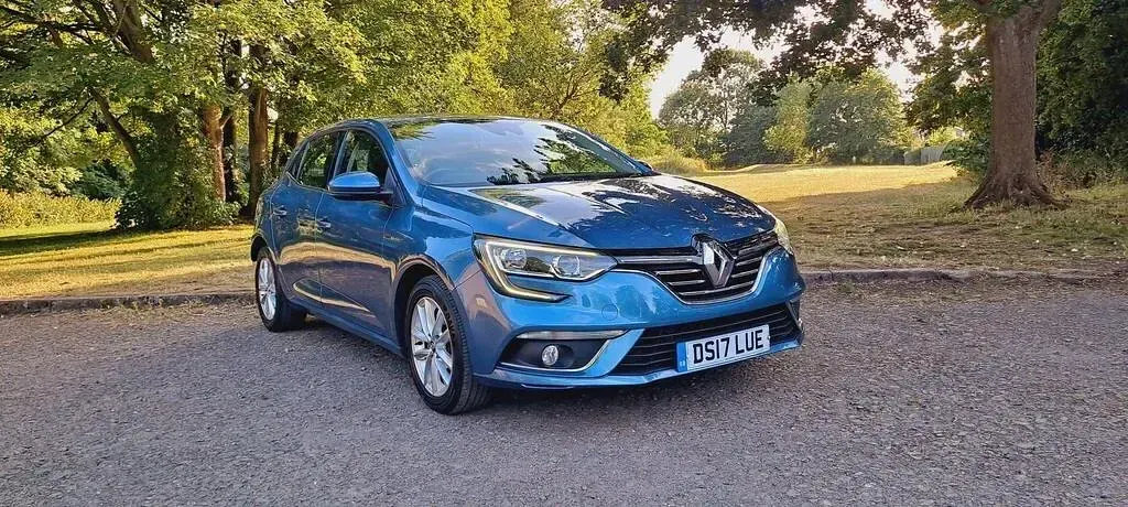Used Renault Mégane Dynamique 110 HP (80 kW) 2017 Metallic blue Hatchback