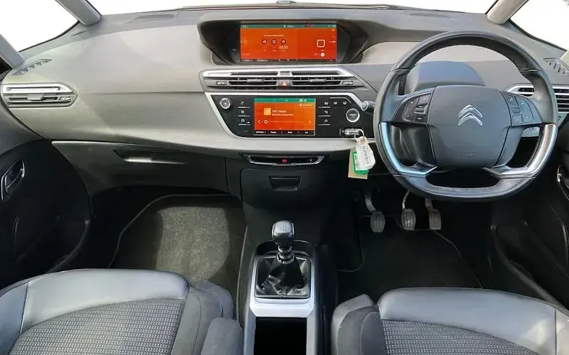 Usado Citroën C4 SpaceTourer PureTech 131 HP (96 kW) 2022 Preto Monovolume