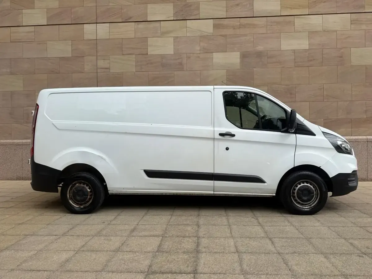 Used Ford Transit Custom 105 HP (77 kW) 2018 White Van