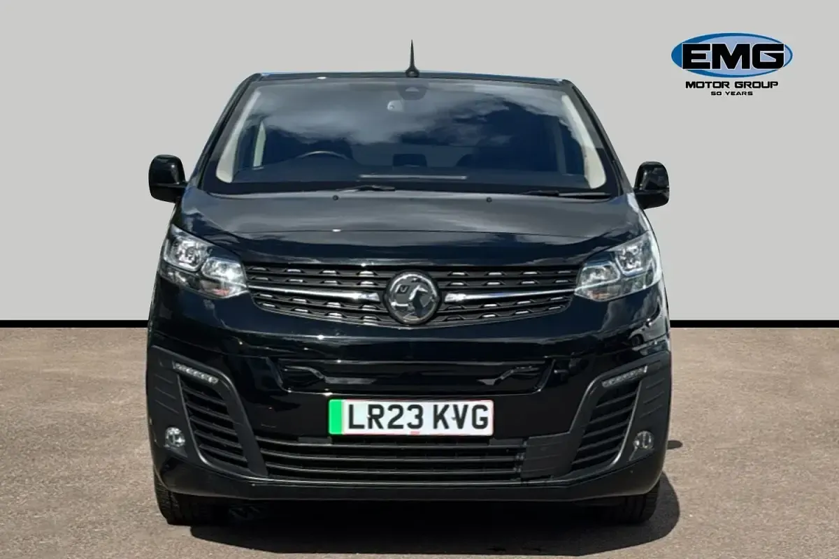 Second-hand Vauxhall Vivaro Ultimate 100 kW (136 CP) 2023 Negru Monovolum