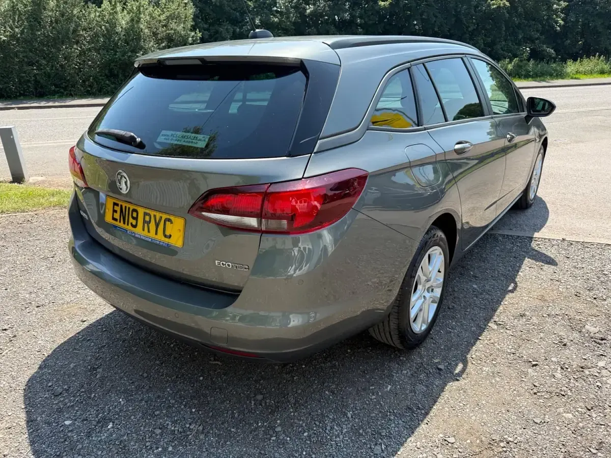 Used Vauxhall Astra S 105 HP (77 kW) 2019 Grey Estate