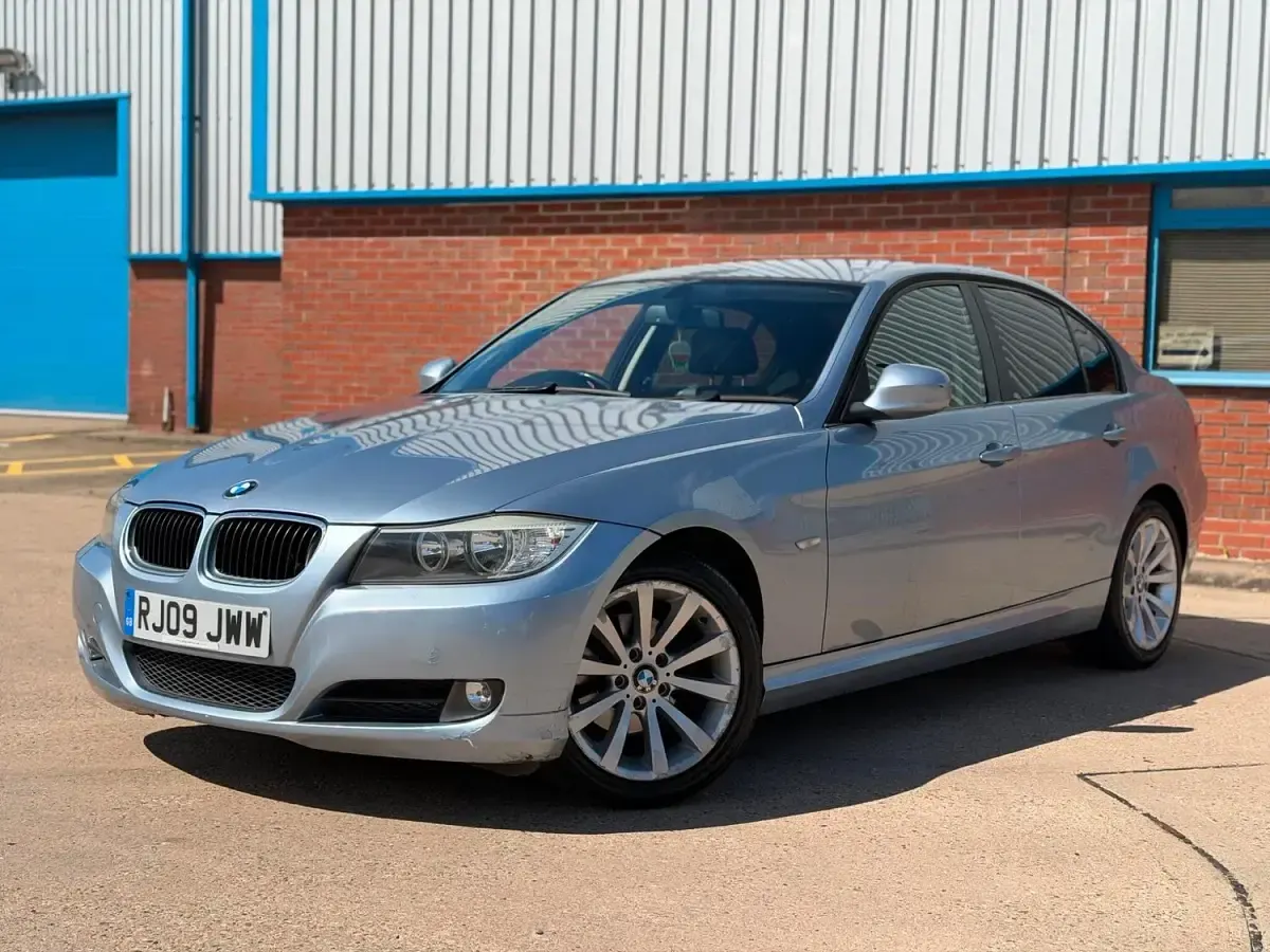 Used BMW 318 2009 Blue Sedan