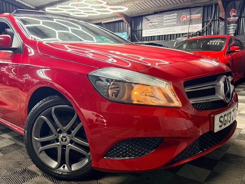Used Mercedes A180 122 HP (89 kW) 2013 Red Hatchback