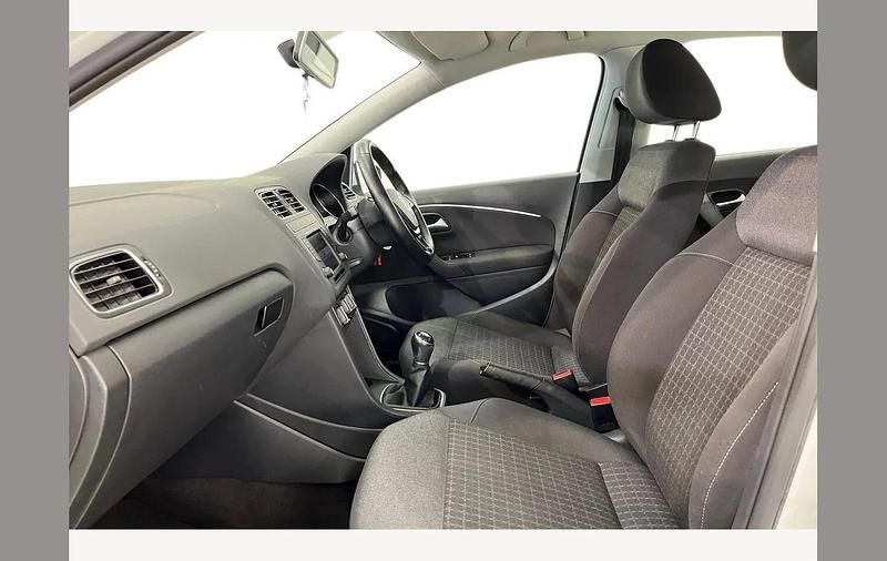 Used VW Polo SE 90 HP (66 kW) 2016 White Hatchback