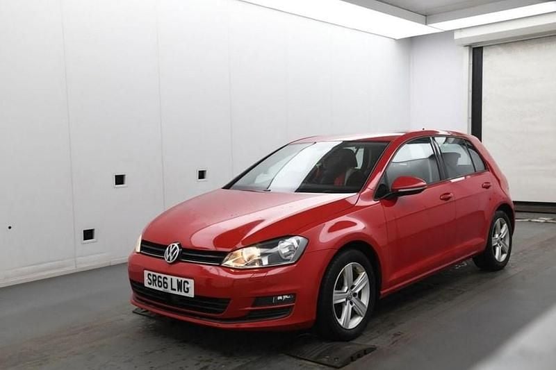 Used VW Golf VII Edition 125 HP (91 kW) 2017 Red Hatchback