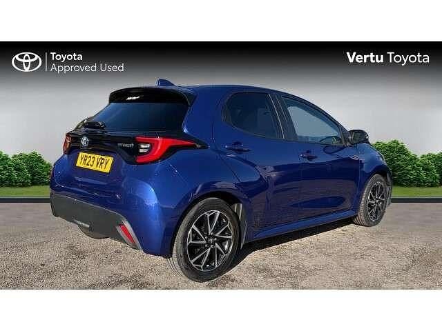 Used Toyota Yaris Hybrid Design 116 HP (85 kW) 2023 Blue Hatchback