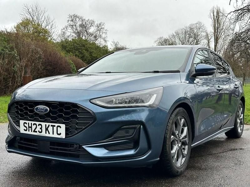 Begagnad Ford Focus ST-Line 125 HK (91 kW) 2023 Blå Halvkombi