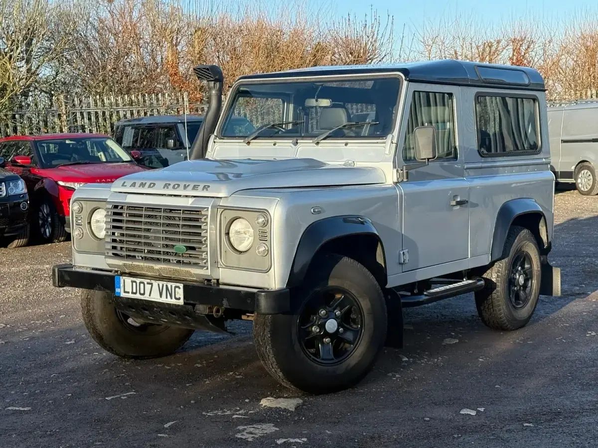 Used Land Rover Defender 122 HP (89 kW) 2007 Silver Estate