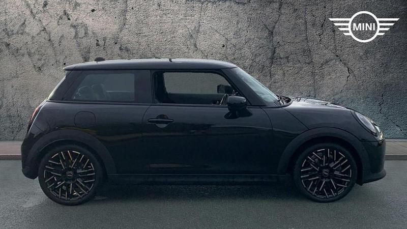 Usado Mini Cooper Hatch 113 kW (154 HP) 2025 Preto Citadino