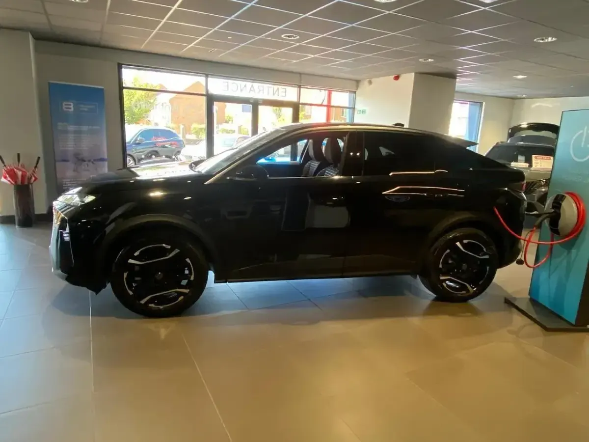 New Peugeot e-3008 Allure 152 kW (207 HP) 2026 Black SUV