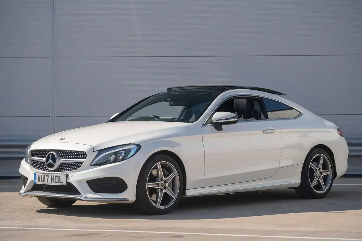 Used Mercedes C300 AMG Line Premium Plus 245 HP (180 kW) 2017 White Coupe