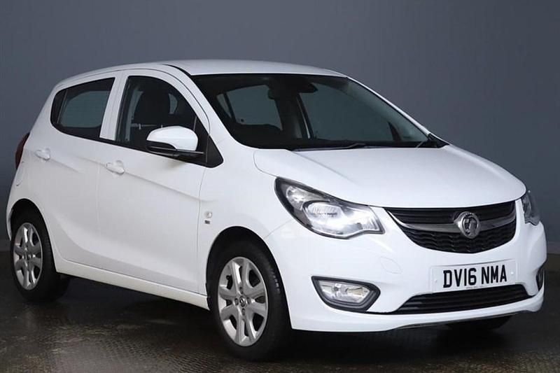 Used Vauxhall Viva 75 HP (55 kW) 2016 White Hatchback