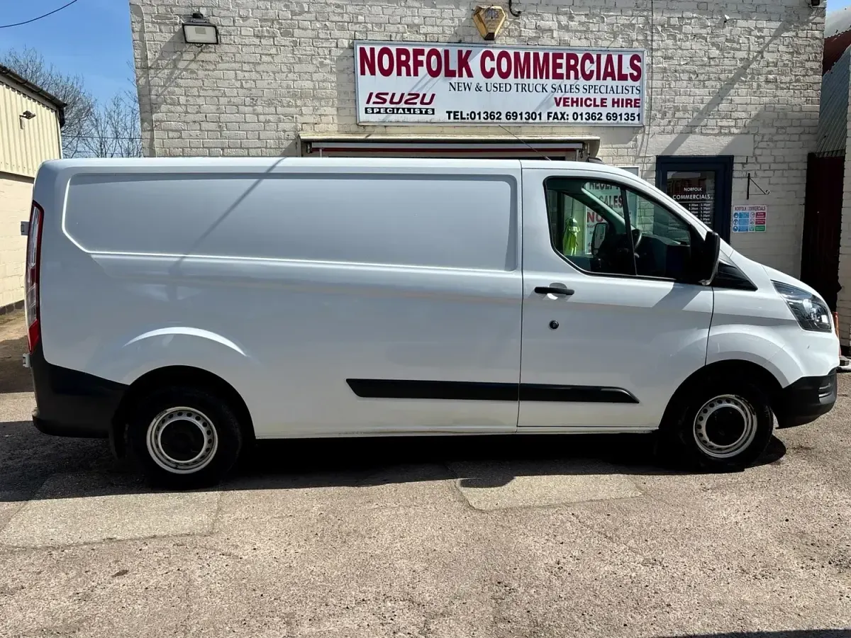 Usado Ford Transit Custom 105 HP (77 kW) 2019 Branco Van