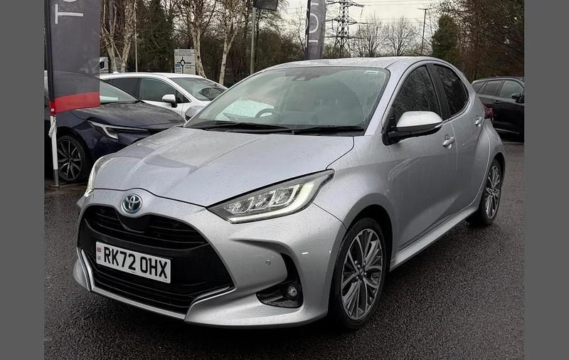 Used Toyota Yaris Hybrid 113 HP (83 kW) 2022 Silver Hatchback